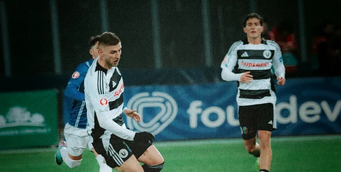 Nava-amiral a lui Hagi se scufundă. Farul, tentată să schimbe cârmaciul