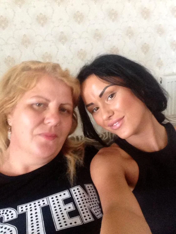 Daniela Crudu, alături de mama ei