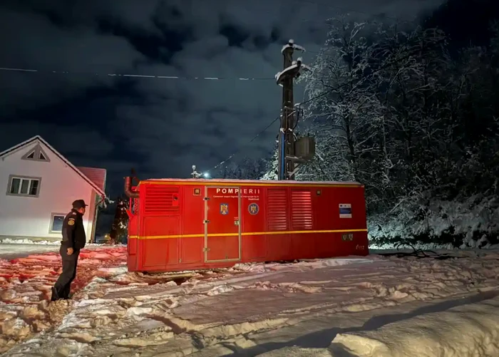 În județul Alba, peste 15.000 de consumatori sunt în continuare fără electricitate. FOTO: ISU Alba