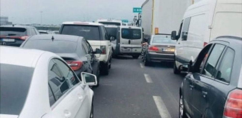 Trafic infernal la vamă: la Nădlac, se aşteaptă cel puţin o oră