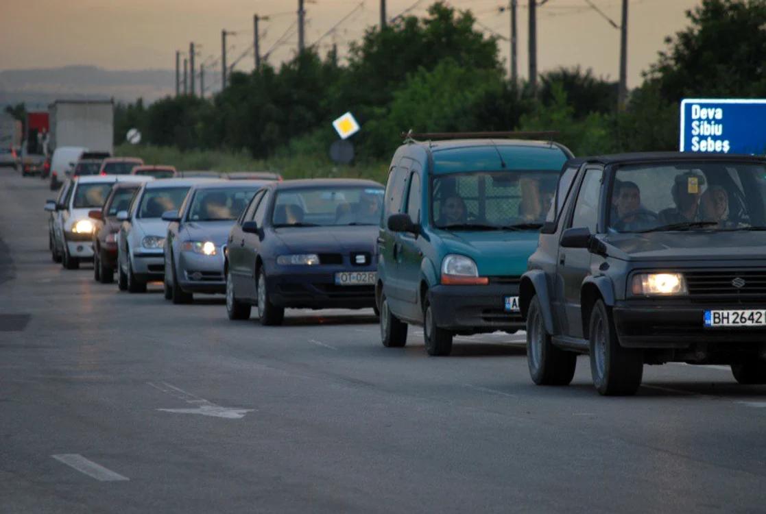 Coloana de mașini s-a format în apropiere de Arad