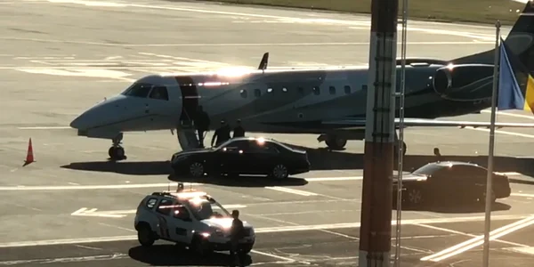 Președintele Klaus Iohannis a plecat marți spre Bruxelles la bordul unui avion privat închiriat din Luxemburg de Administrația Prezidențială png