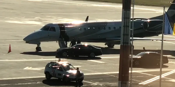 Președintele Klaus Iohannis a plecat marți spre Bruxelles la bordul unui avion privat închiriat din Luxemburg de Administrația Prezidențială png