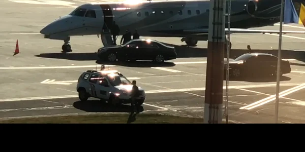 Președintele Klaus Iohannis a plecat marți spre Bruxelles la bordul unui avion privat închiriat din Luxemburg de Administrația Prezidențială png