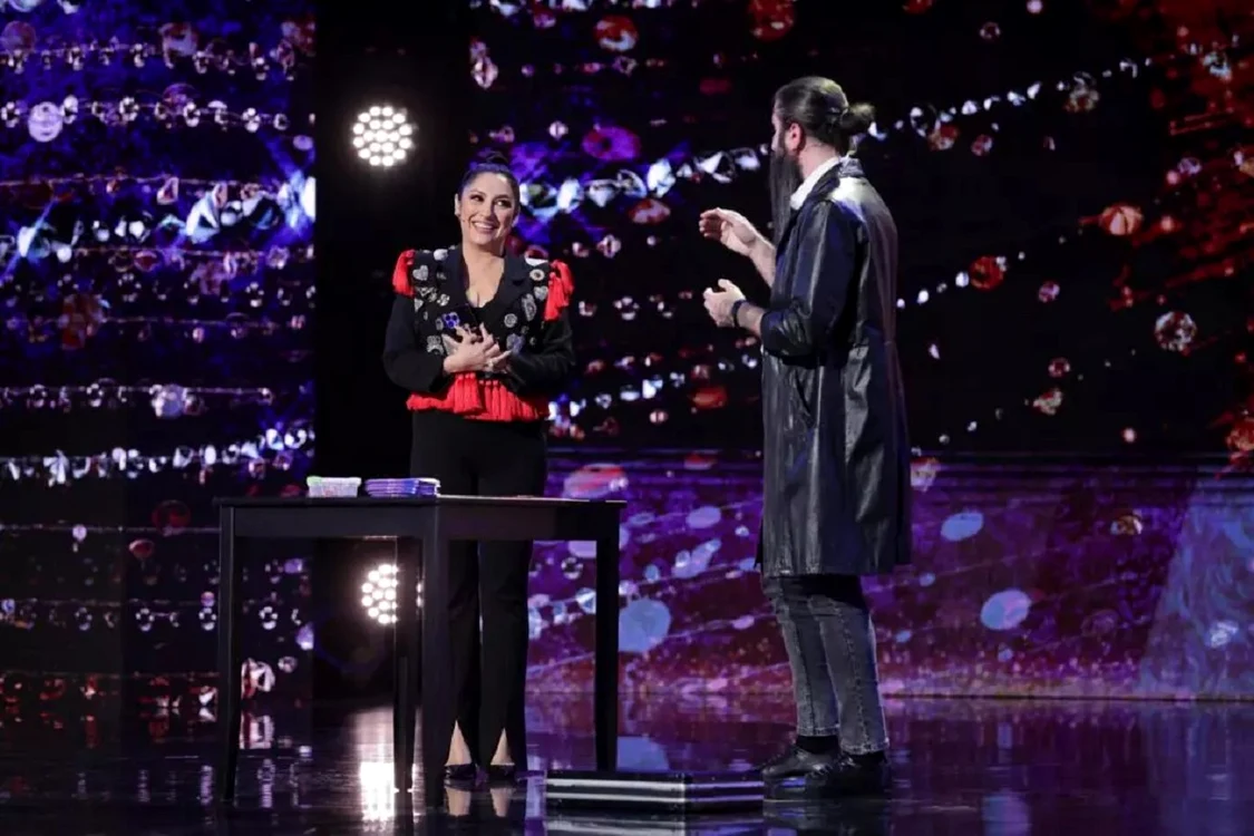 Andra, pe scenă alături de Garry Cozma / foto: captură Pro TV