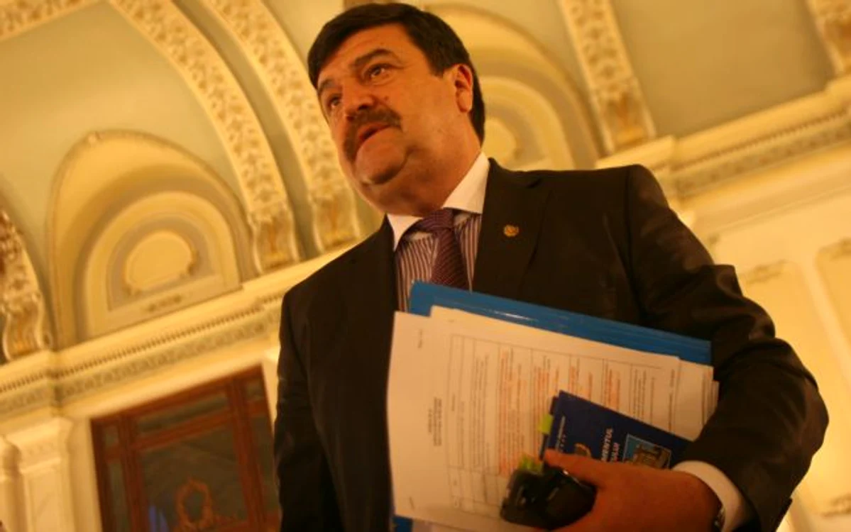 
    Judecătorul Curții Constituționale nu recunoaște că ar deține o fermă de animale (foto: adevarul.ro)  
