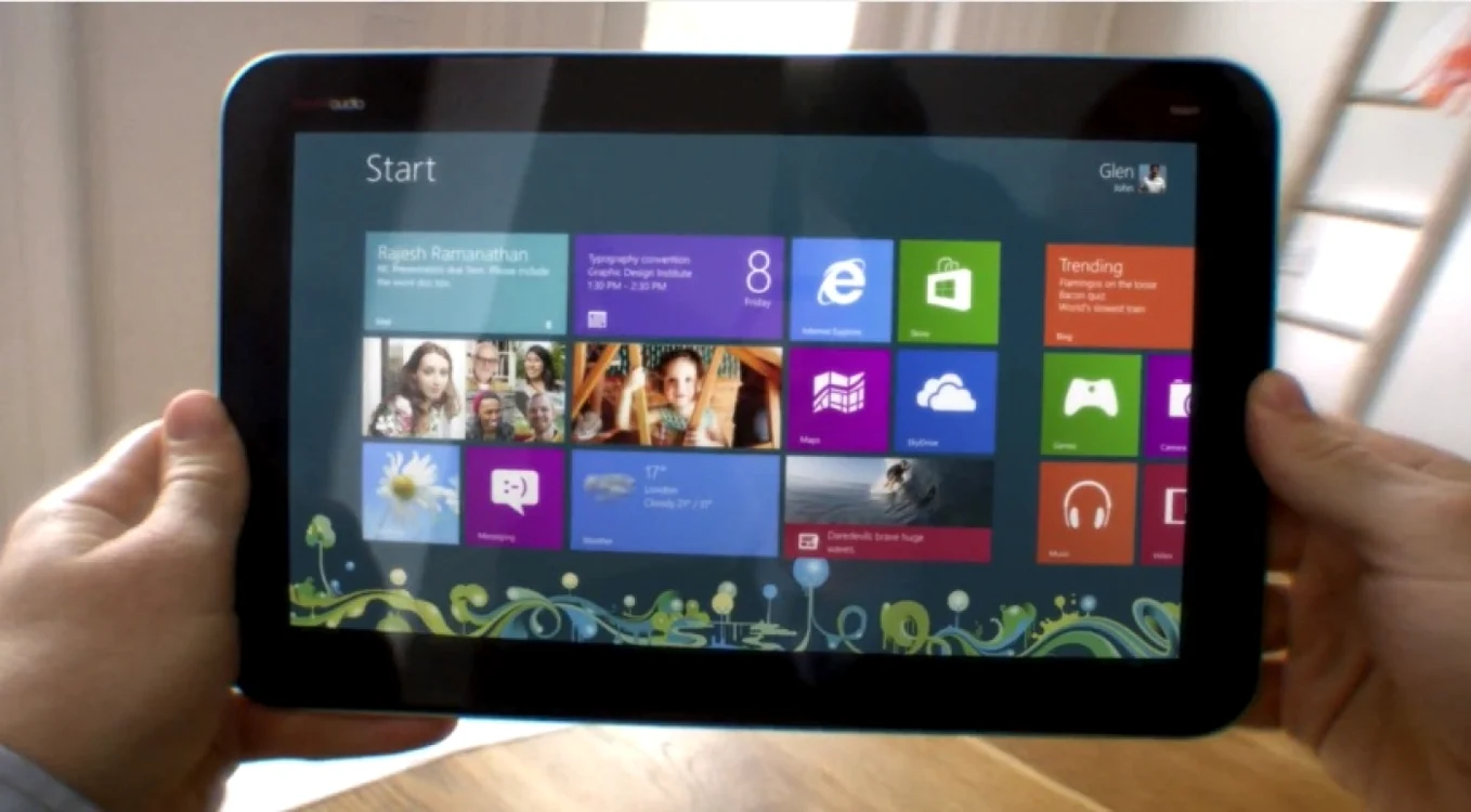 Windows 8 are o interfaţă nouă, denumită Modern UI.