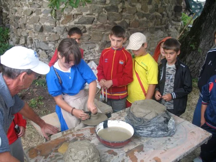 Trimite-l pe copil în tabără doar dacă şi el îşi doreşte să plece