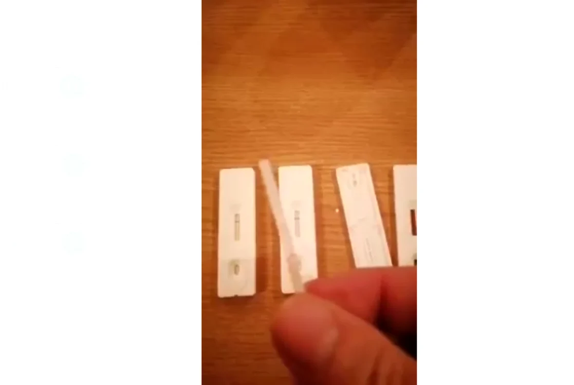 Un experiment cu teste rapide antigen cu interpretare eronată promovat pe pagina de facebook a unui medic de familie FOTO Captură Video