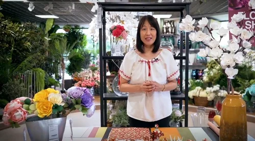 Ayako Funatsu creatoarea brandului Natsuko și florile sale Foto Mobexpert