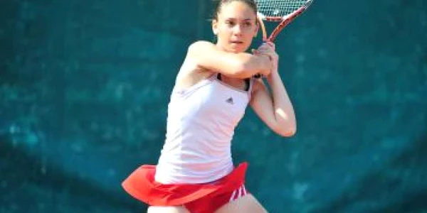 Craiova: Ingrid Radu joacă tenis de la grădiniţă