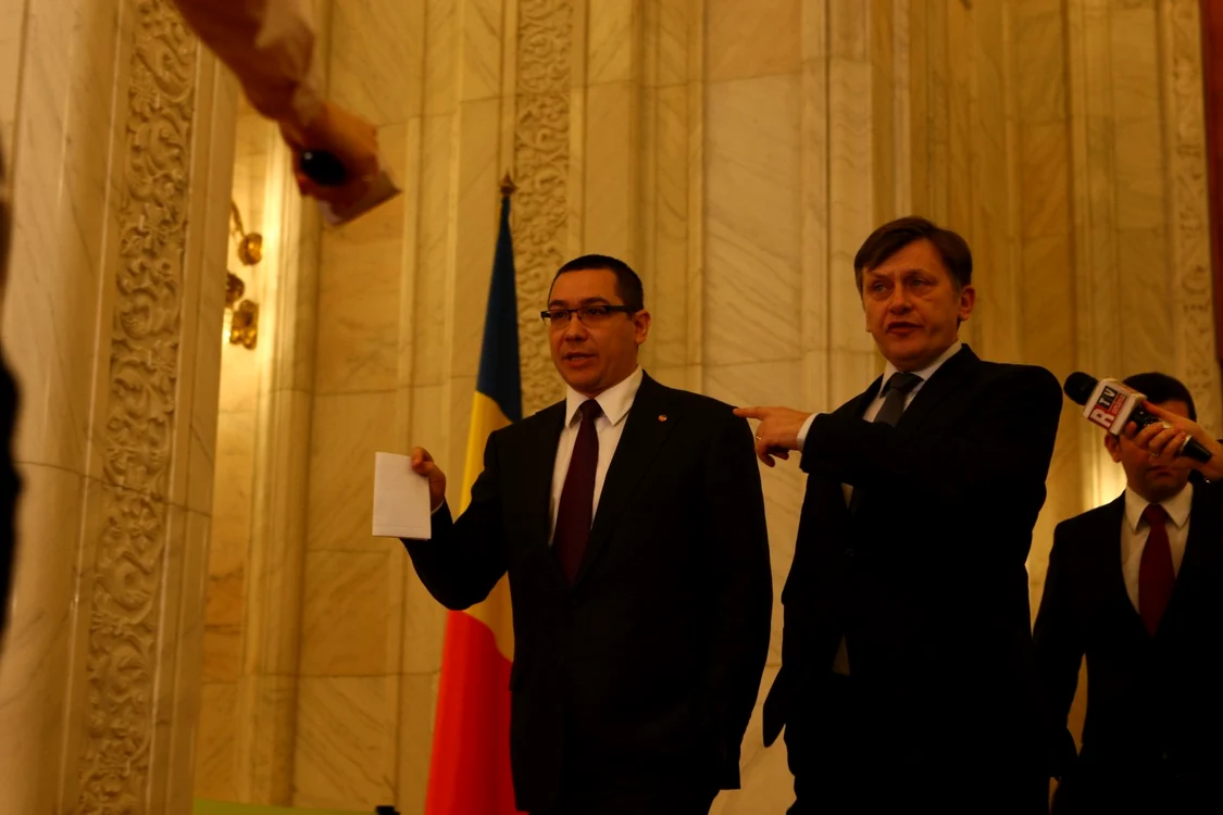 Victor Ponta şi Crin Antonescu au avut divergenţe legate de 
lista atribuţiilor Guvernului