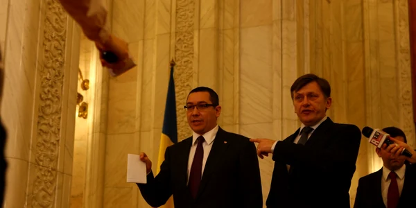 Victor Ponta şi Crin Antonescu au avut divergenţe legate de  lista atribuţiilor Guvernului  