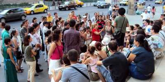 Organizaţia A.R.C.E.N. organizează plimbări şi tururi ghidate prin Bucureşti FOTO: A.R.C.E.N.