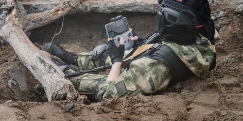 soldat rus pe front foto shutterstock jpg