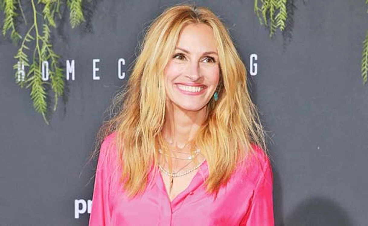 
    Julia Roberts a făcut trotuarul  la propriu împreună  cu târfele de pe  bulevardul HollywoodFoto: GettyImages  