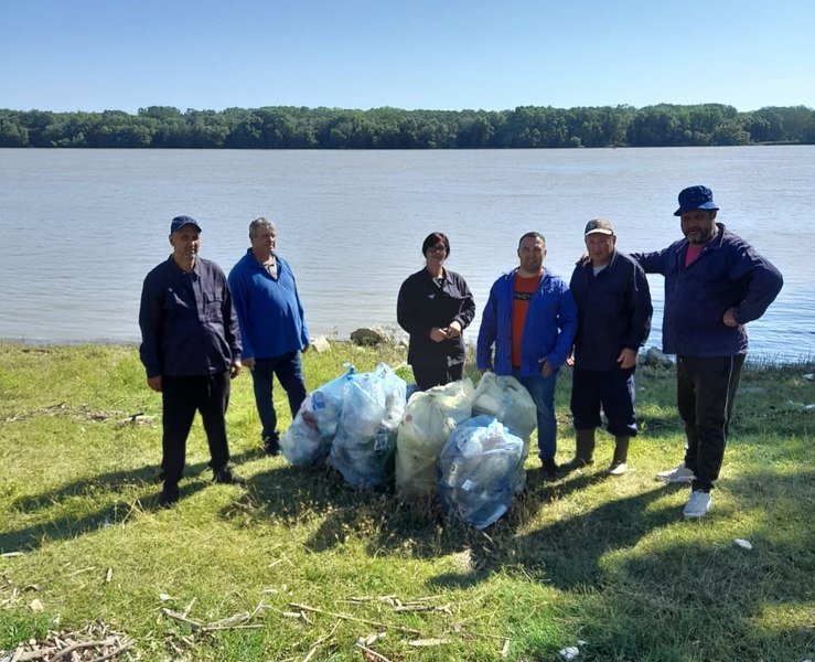 Concluzie alarmantă a biologilor de la Apele Române: 90% din poluanții din lacul Siriu înseamnă plastic