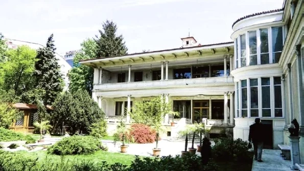 Palatul Primăverii, un loc în care se simte frica de o istorie nerezolvată jpeg