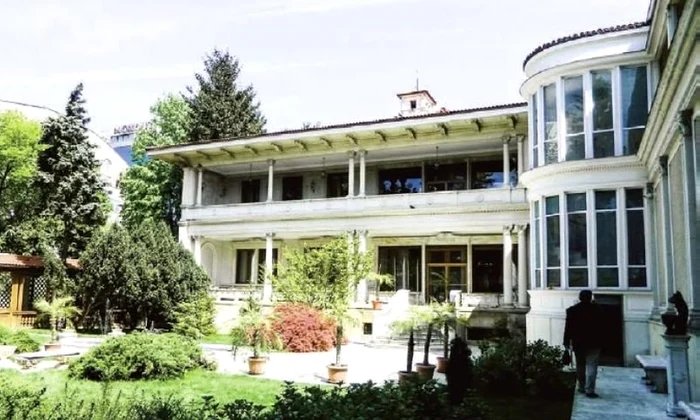 Palatul Primăverii, un loc în care se simte frica de o istorie nerezolvată jpeg