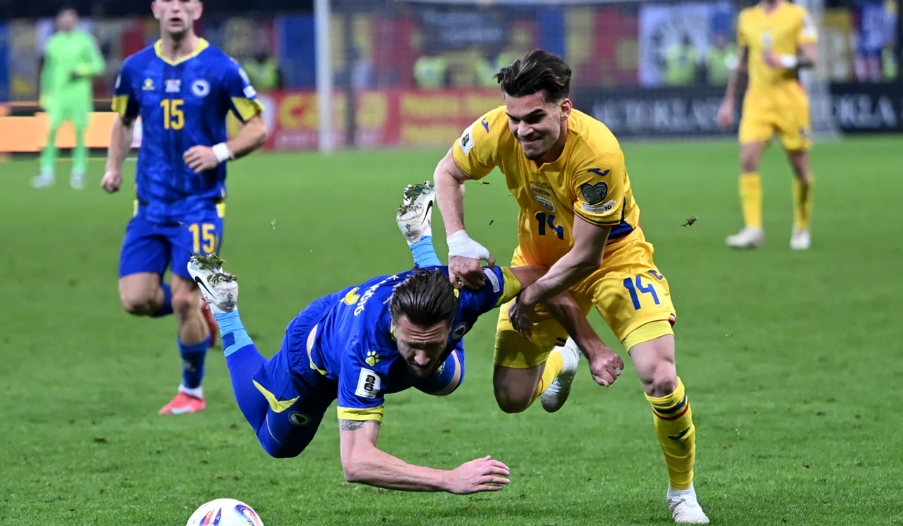 Ianis Hagi (dreapta) riscă să rateze meciurile din iunie (FOTO: Sportpictures)