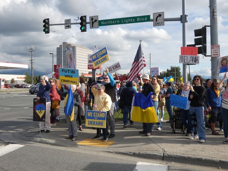 „Pot vedea fasciștii de la fereastra mea”. Proteste în statul Alaska înainte de summitul Putin-Trump