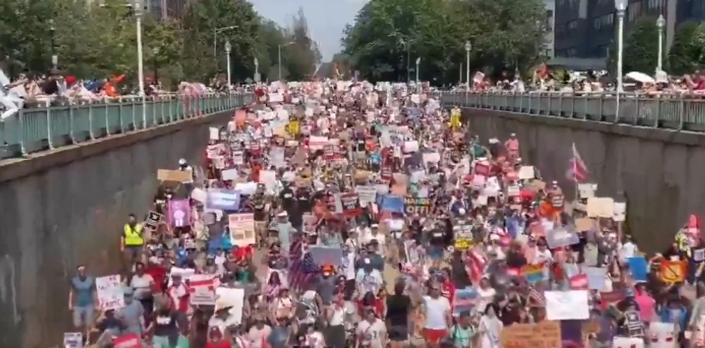 Mii de oameni au mărșăluit la Washington împotriva deciziei lui Trump de a trimite trupe federale