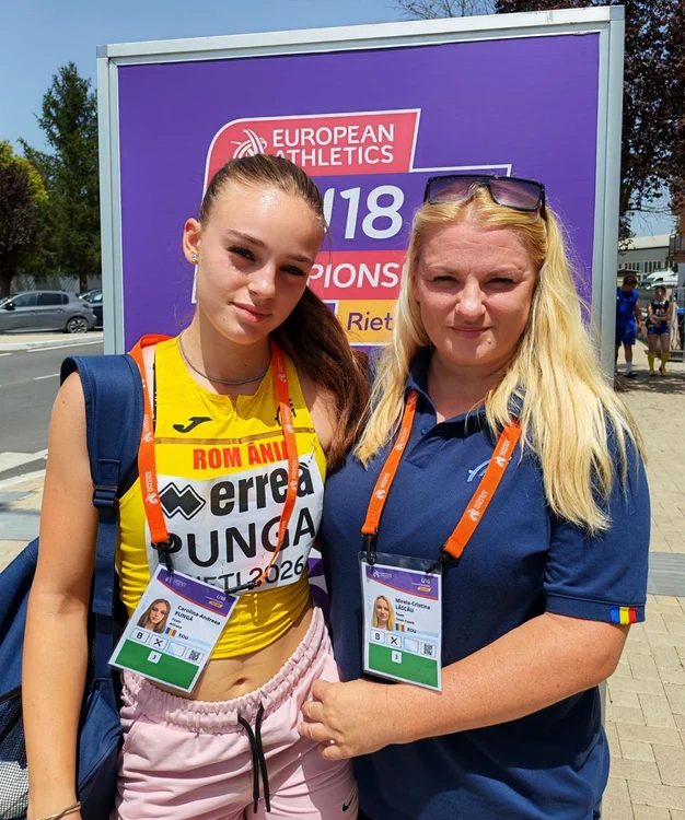 Carolina Pungă, alături de mama ei, Mirela (FOTO: Facebook/ Federația Română de Atletism)
