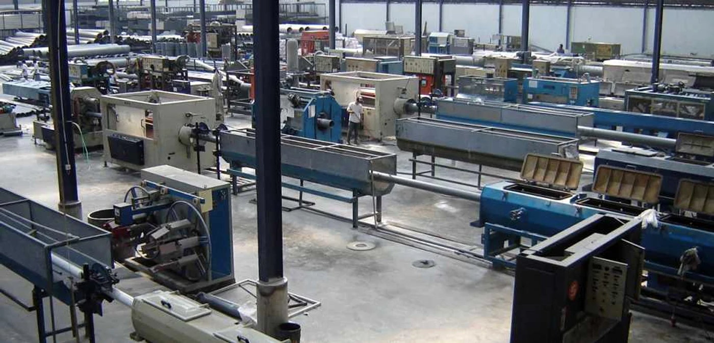 Comenzile din industrie au scăzut în luna octombrie, dar au crescut faţă de anul trecut