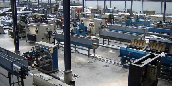 Comenzile din industrie au scăzut în luna octombrie, dar au crescut faţă de anul trecut