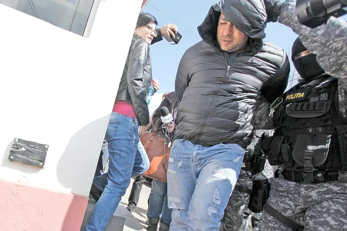 Mascaţii l-au arestat pe Flauden Măcelaru, zis Vadar, şeful reţeleiFoto: Mediafax