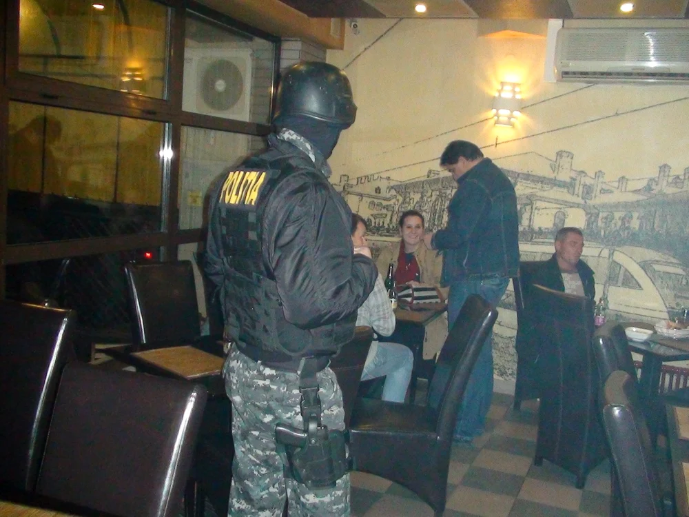 Poliţiştii au efectuqat o razie de amploareîn localurile braşovene FOTO Adevărul