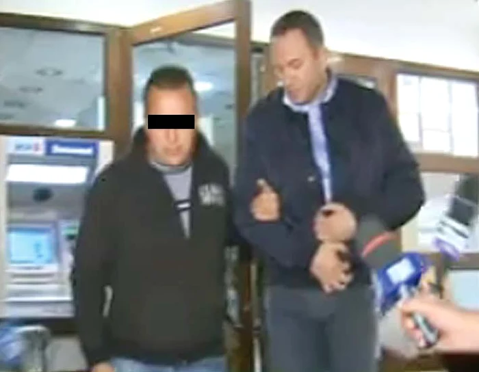 După ce a ieşit de la audieri, omul de afaceri a fost dus în arest