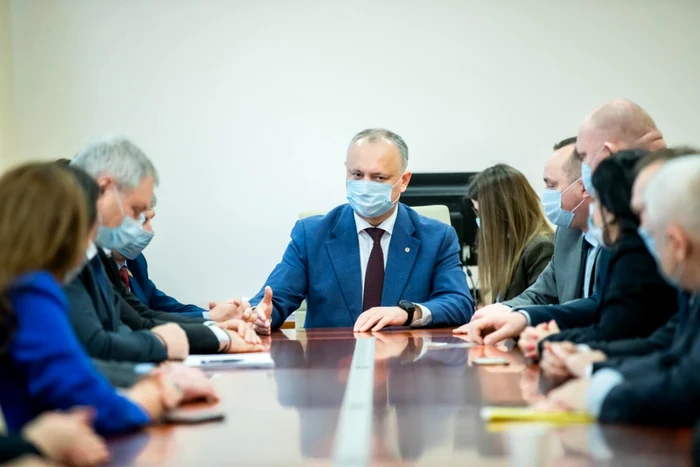 Igor Dodon în şedinţă cu deputaţii socialişti. FOTO arhivă