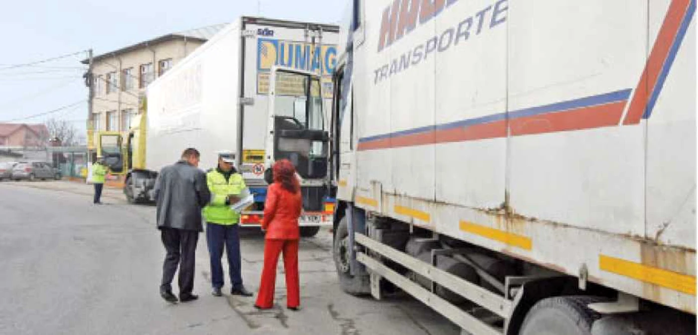 Poliţiştii au verificat ieri zeci de tiruri pline cu marfă  