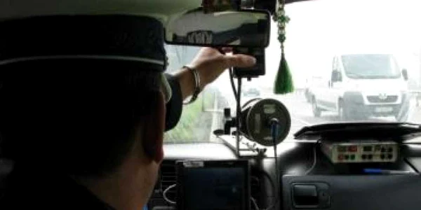 O conducătoare auto a luat două amenzi pentru viteze de peste 200 km/h!