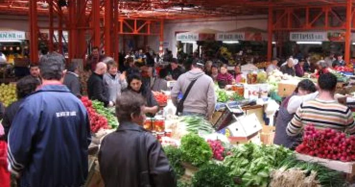 Piaţa Centrală a fost sub asaltul cumpărătorilor în Vinerea Mare