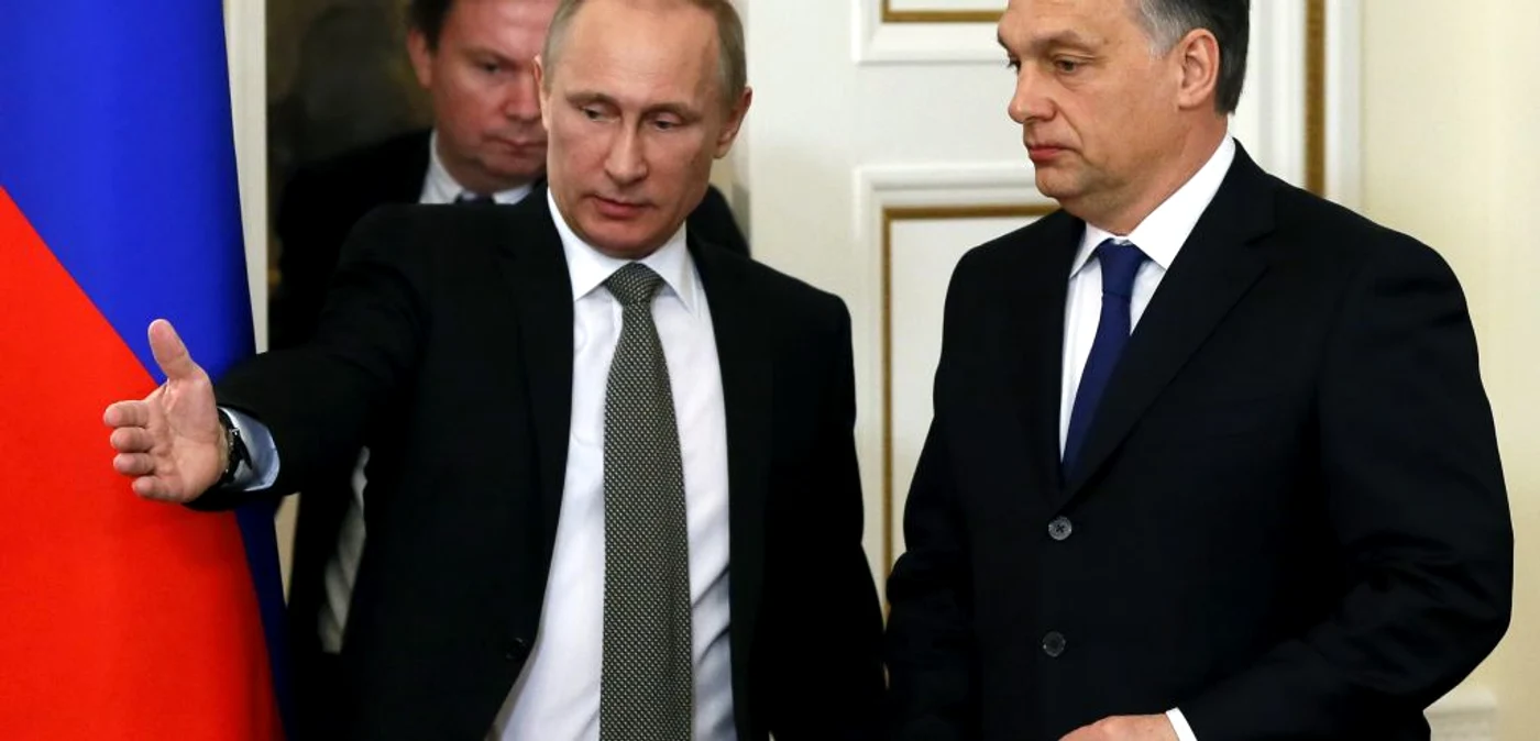 Vladimir Putin (stânga) şi Viktor Orbán (dreapta)