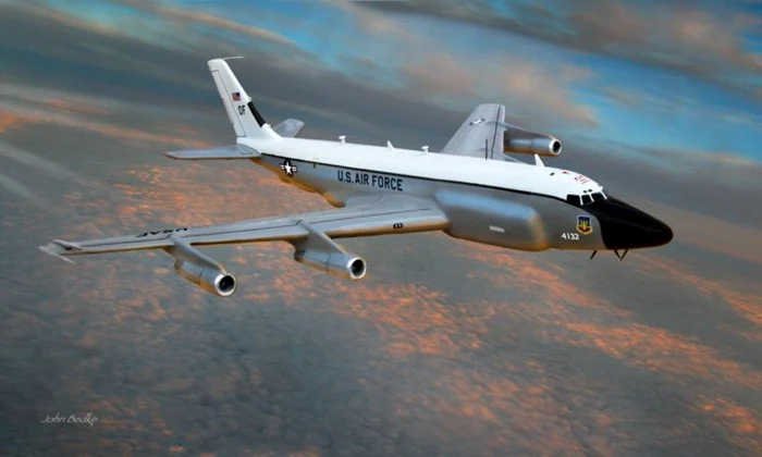 Pentagonul a precizat că avionul RC-135 efectua un zbor de rutină. FOTO ziuaveche.ro