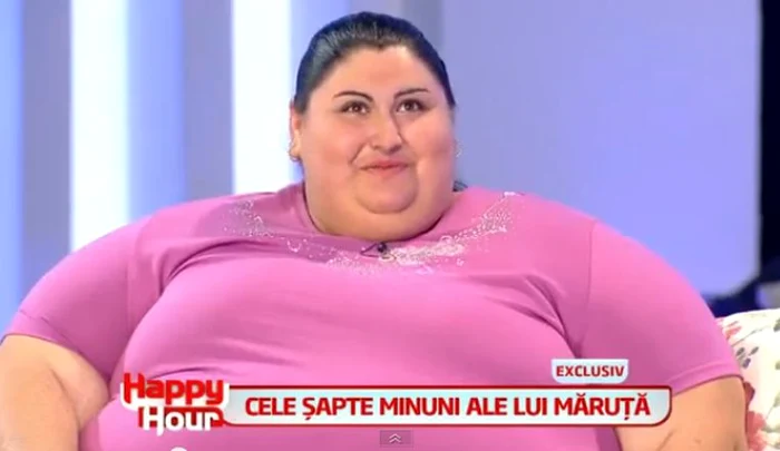 Mariana, cântărind 230 de kilograme, era cea mai grasă femeie din România. (captură Happy Hour)