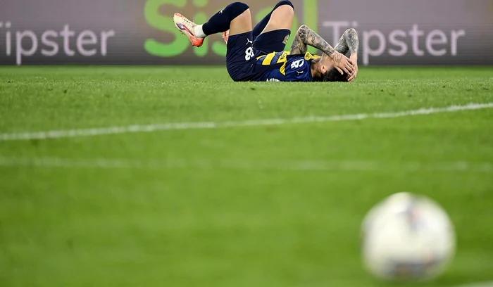 Dennis Man, în afara lotului pentru meciul cu SSC Napoli (FOTO: EPA)
