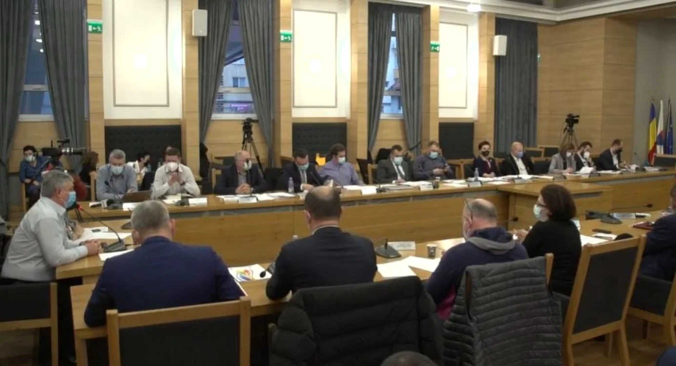 Aproape patru ore a durat şedinţa în care au fost aleşi viceprimarii Piteştiului. Captură video Primăria Piteşti