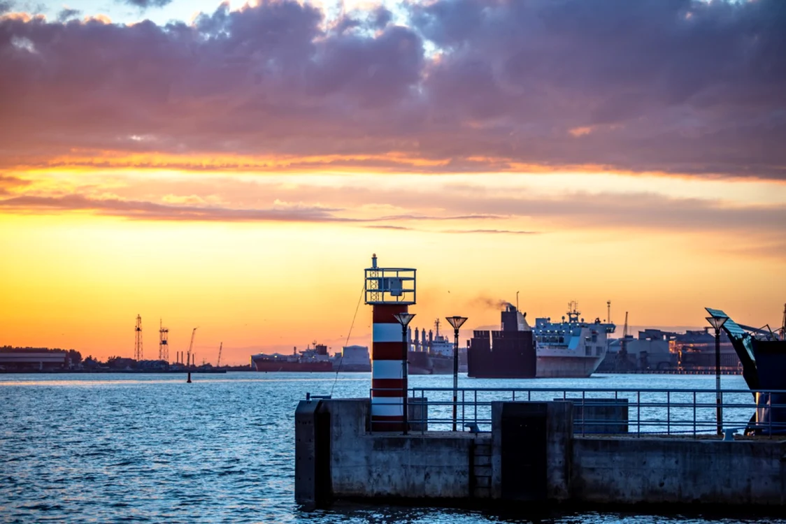 Foto: Shutterstock/ Lituania a renunţat complet la gazul rusesc. În imagine portul lituanian Klaipeda, prin care se face importul de gaz natural lichefiat.