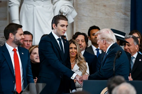 J.D. Vance, Donald Trump și Barron Trump în ziua învestirii. FOTO: Profimedia