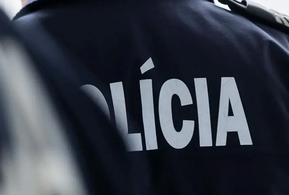 Doi tineri polițiști din Lisabona au violat și torturat victime, lăudându-se apoi pe WhatsApp. Au filmat abuzurile pentru a le trimite colegilor