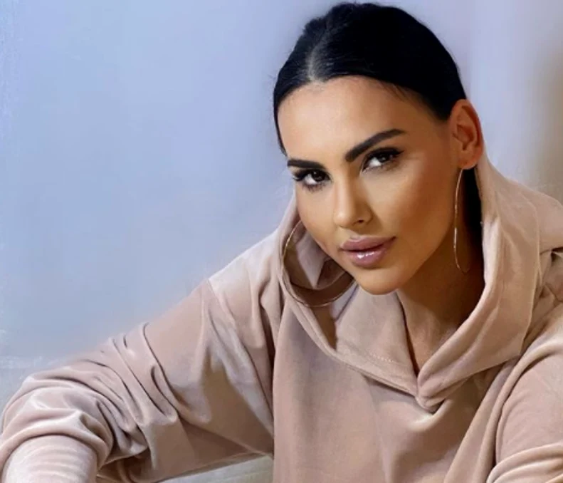 Cum a pozat Lavinia Pârva, într-o salopetă mulată din latex Foto: Instagram
