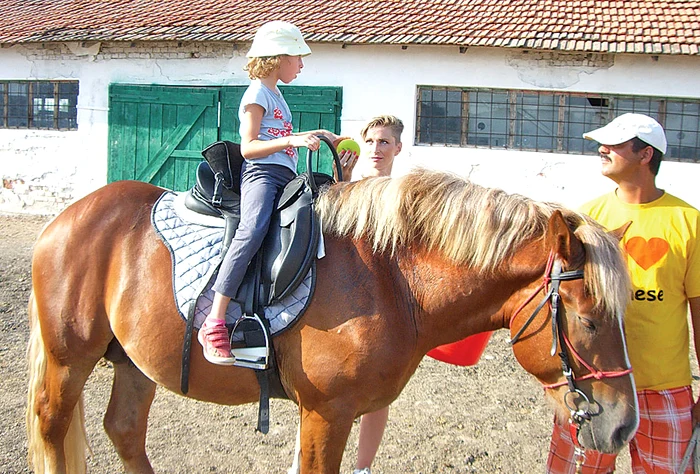 După doar o şedinţă, fetiţa s-a ataşat de Api