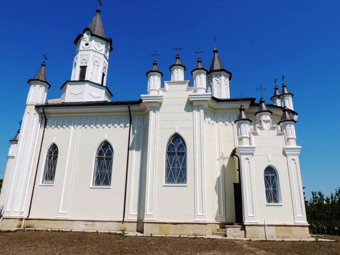 Biserica ”Sf Constantin şi Elena” Mălăieşti