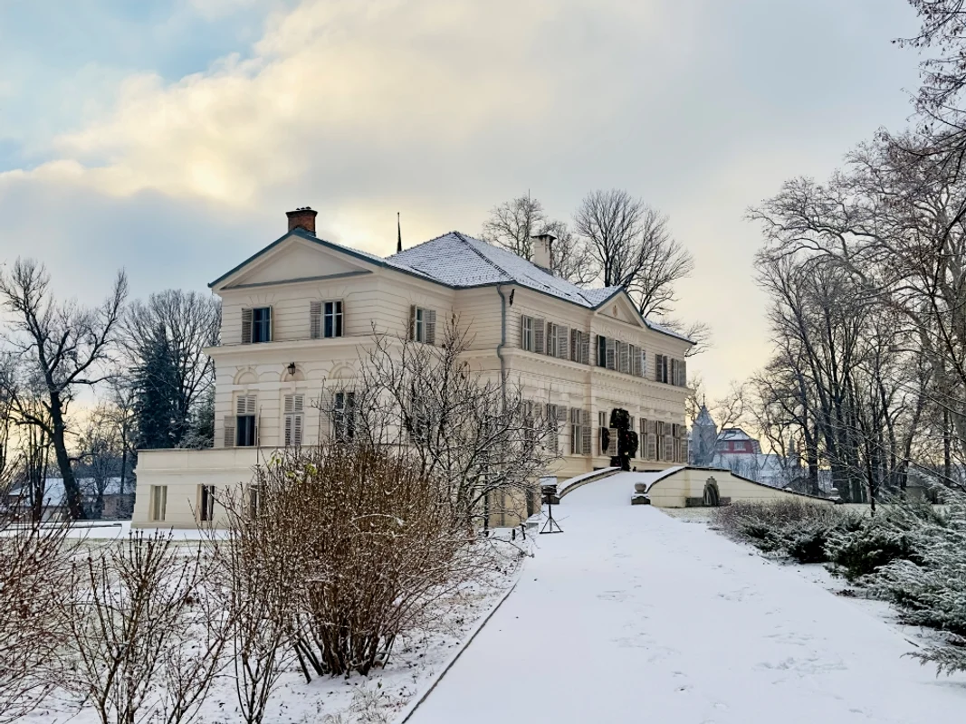 Principesa Sofia a realizat noi fotografii de artă în parcul Castelului Săvârșin