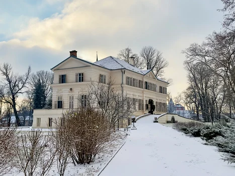 Principesa Sofia a realizat noi fotografii de artă în parcul Castelului Săvârșin