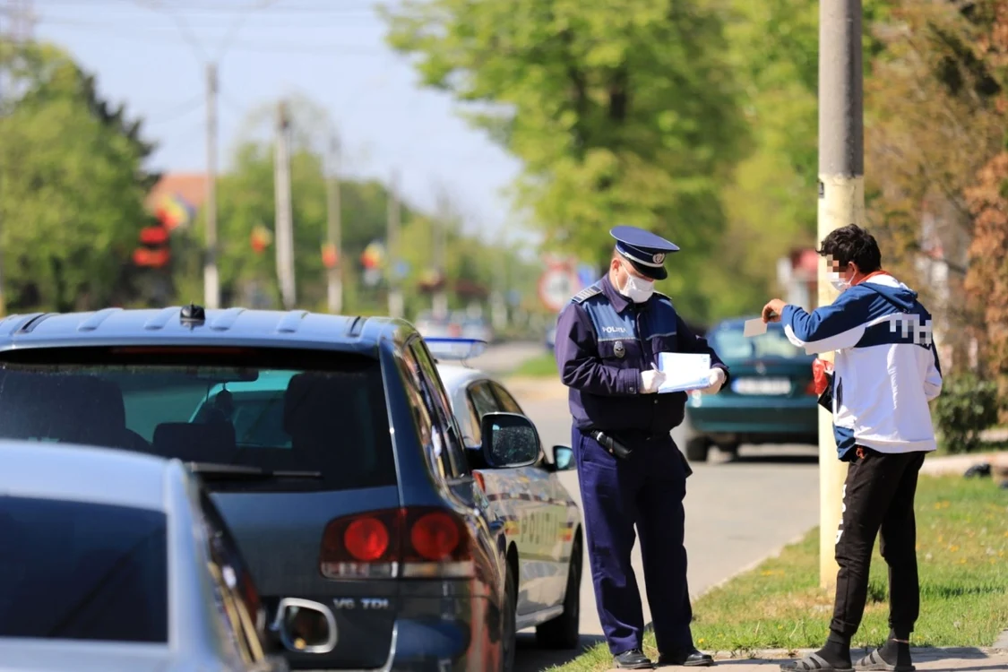 Forţele de ordine au împânzit judeţul Ialomiţa, dar la Bărbuleşti nu se respectă nicio regulă FOTO IPJ Ialomiţa